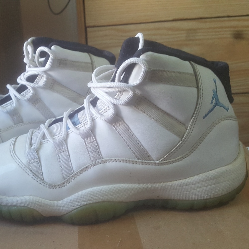 Jordan 11 Legend Blue 5.5 from 2009 (used)